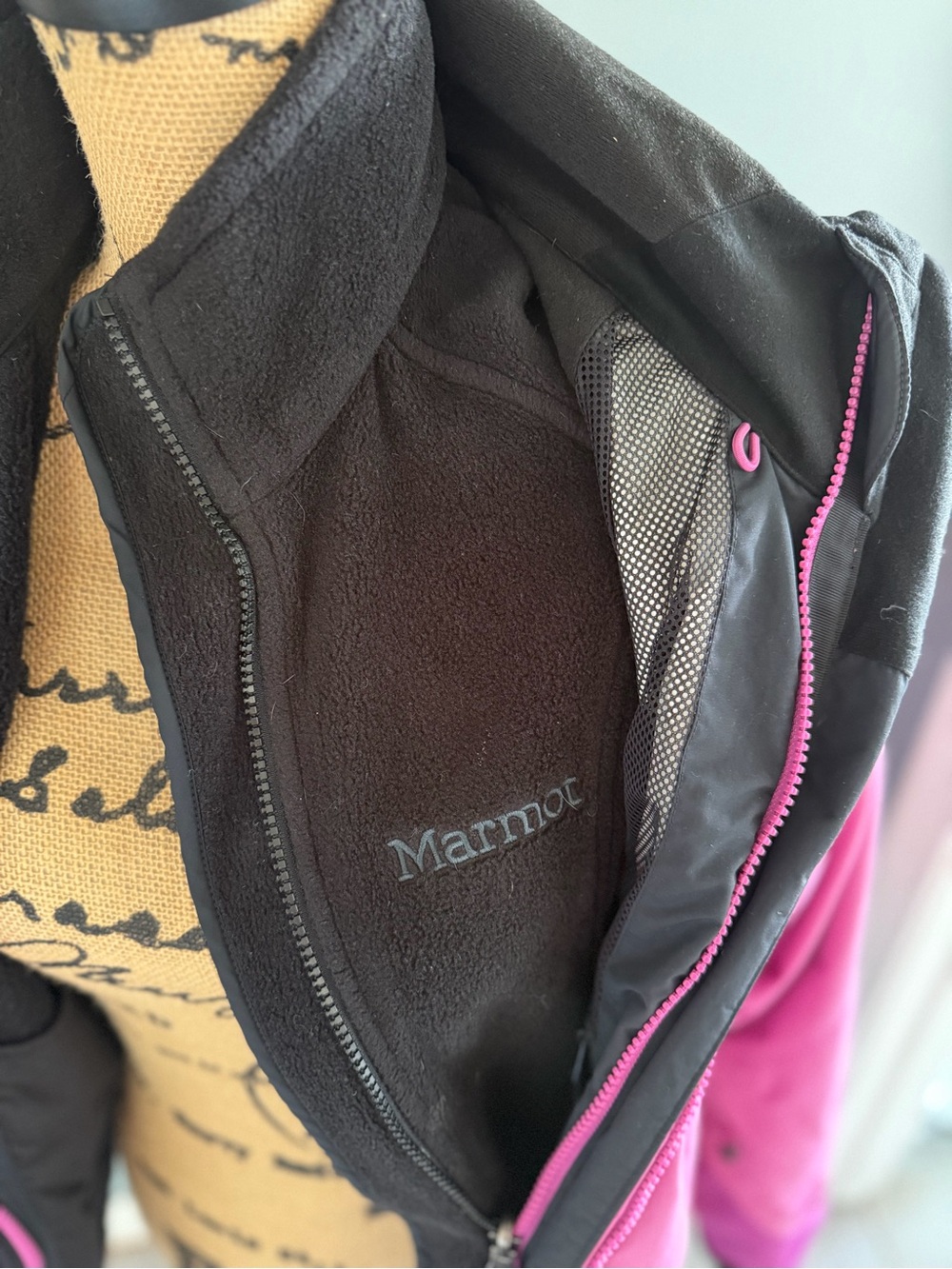 Marmot Women’s Gore-tek Ski Jacket. Size S. - Picture 3 of 5